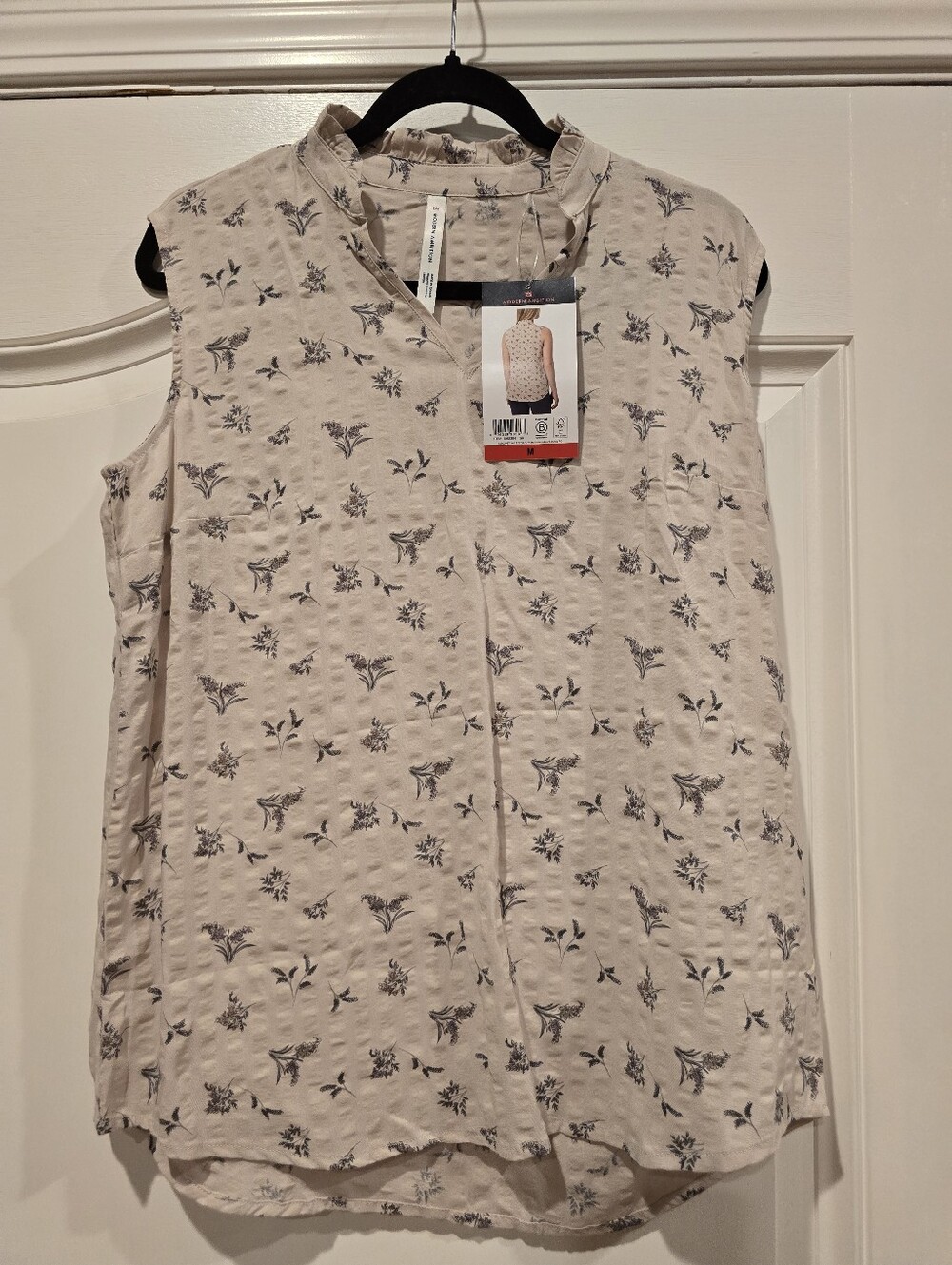 Sleeveless Floral Print Blouse in Light Beige